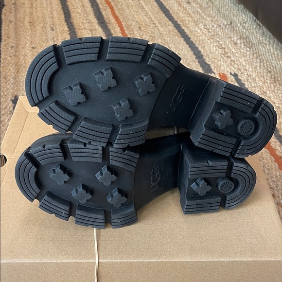 UGG Brooklyn Chunky Heel Boots - Picture 6 of 7